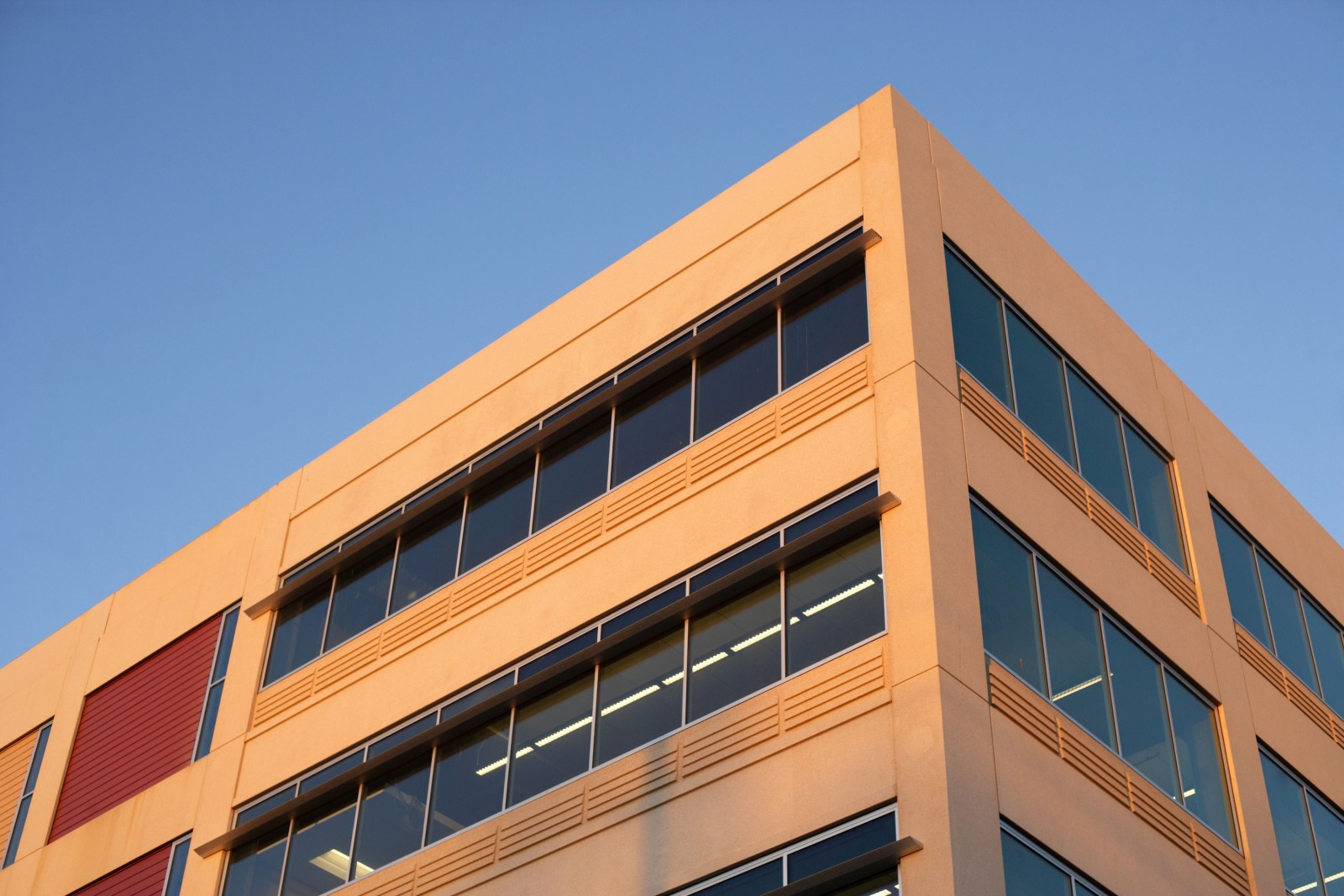 Zarządzanie nieruchomościami komercyjnymi: Jak zwiększyć wartość inwestycji?